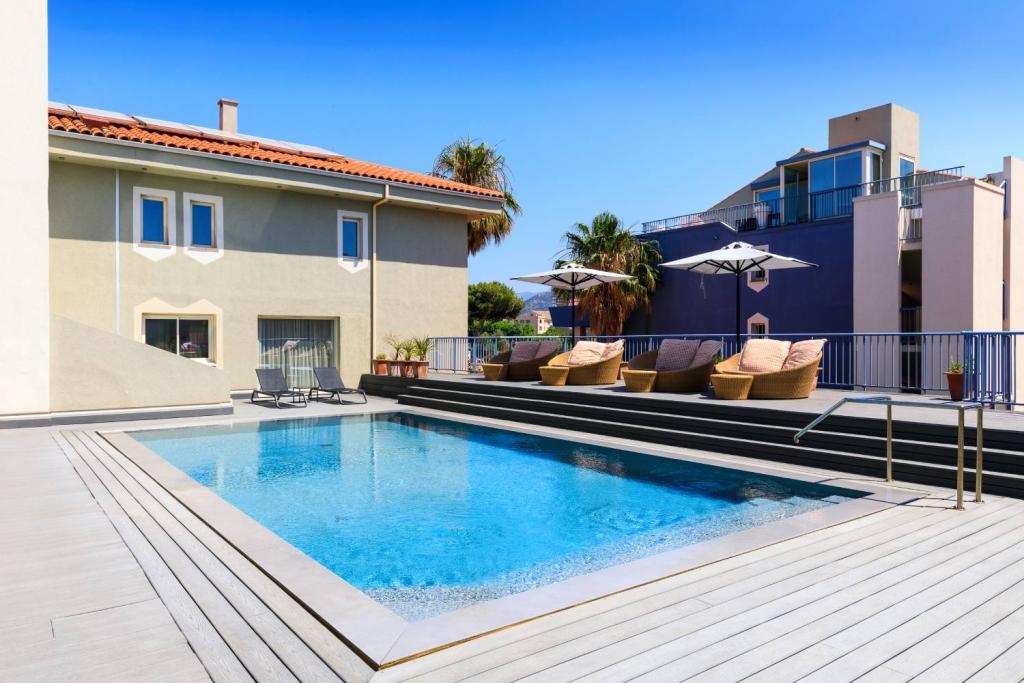 Piscine extérieure | Best Western Premier Hôtel Santa Maria à l'Île Rousse