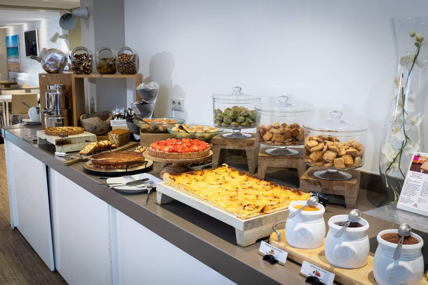 Petit-déjeuner | Best Western Premier Hôtel Santa Maria à l'Île-Rousse