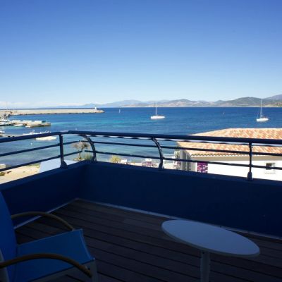 terrasse vue mer côté port